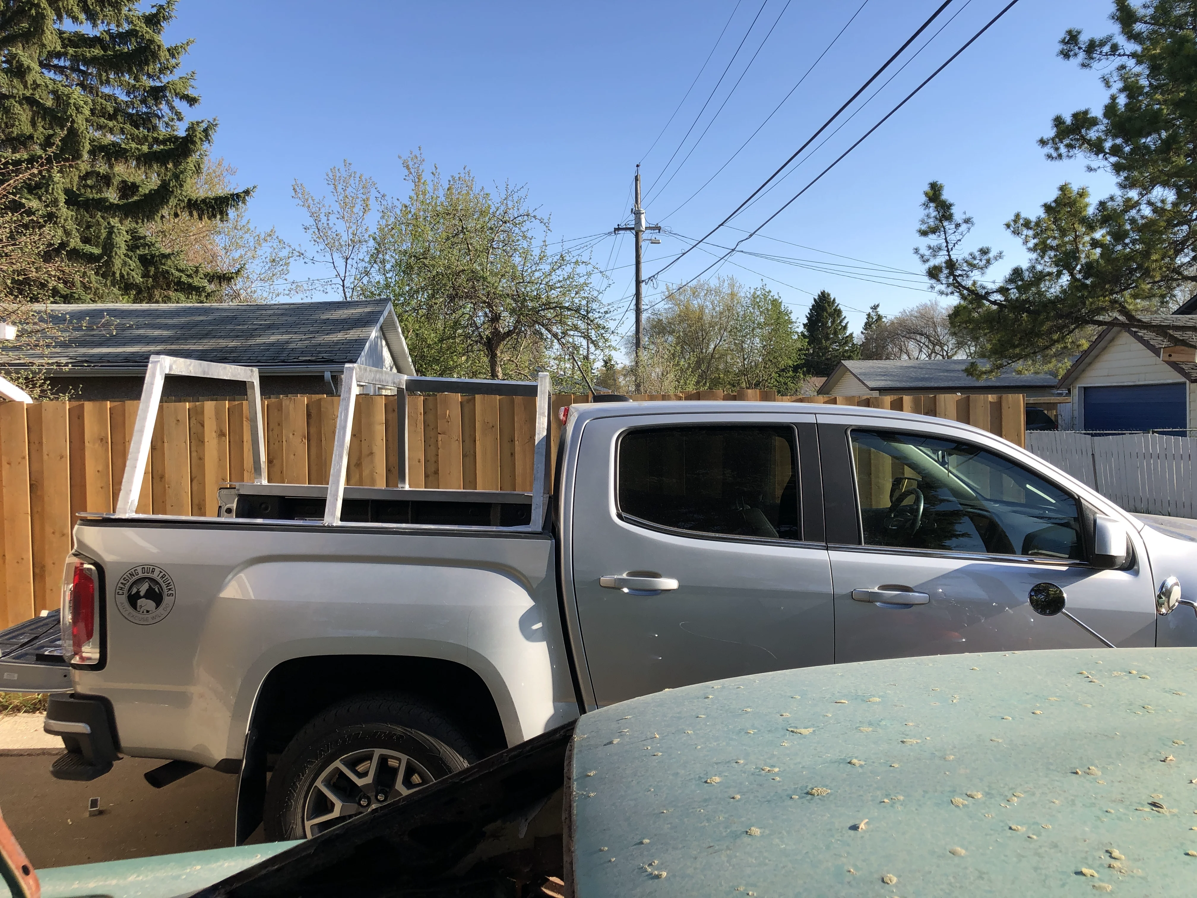 Three-arch aluminum rack structure taking shape